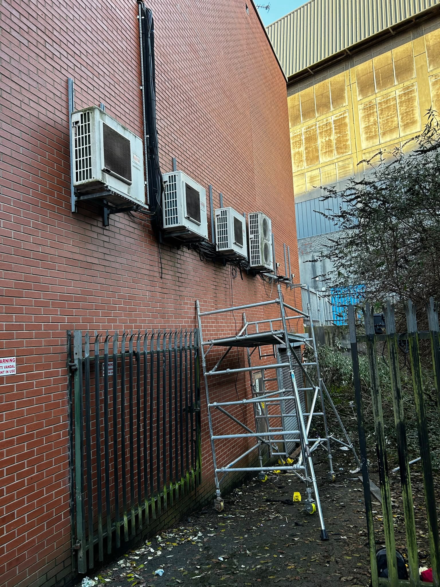 Heat pump fitting by Renair engineer
