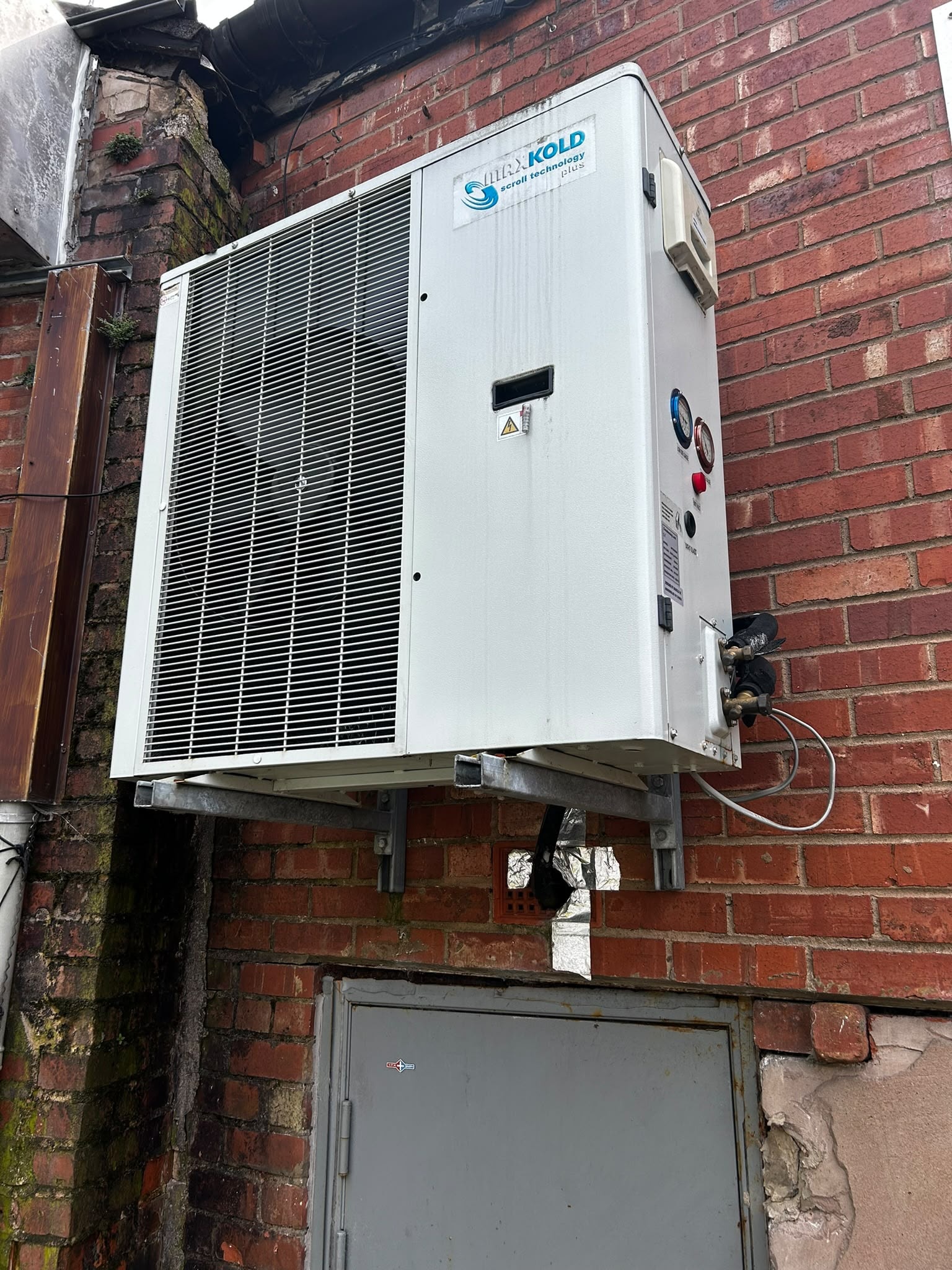 Heat pump outdoor unit installation